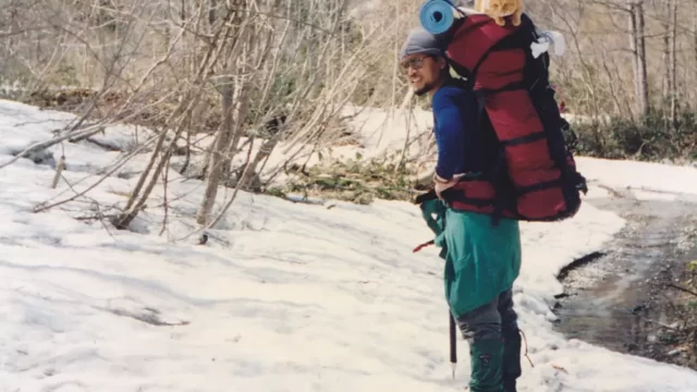 吉田類が登山している様子が写っている写真