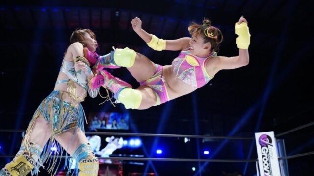 ふわちゃんがプロレスで戦っているシーンが写っている写真